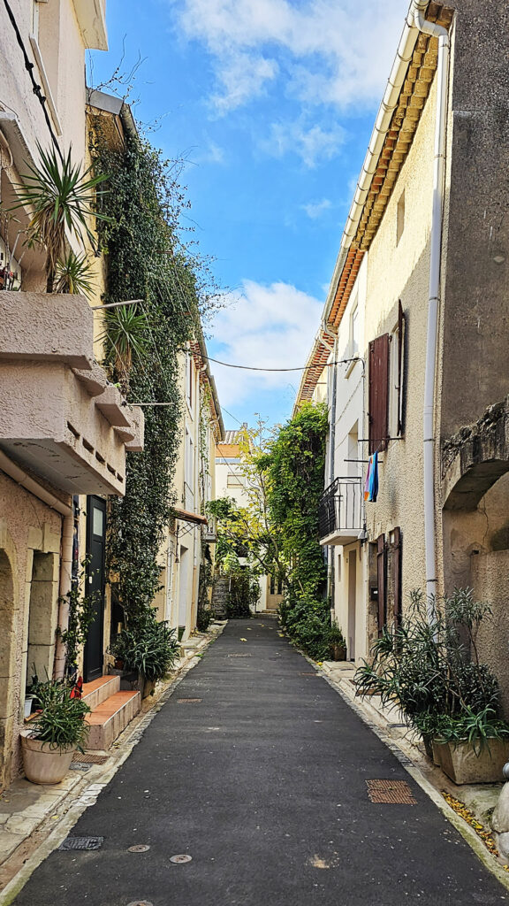 Serignan France village street 2 - photo by Arthur Breur