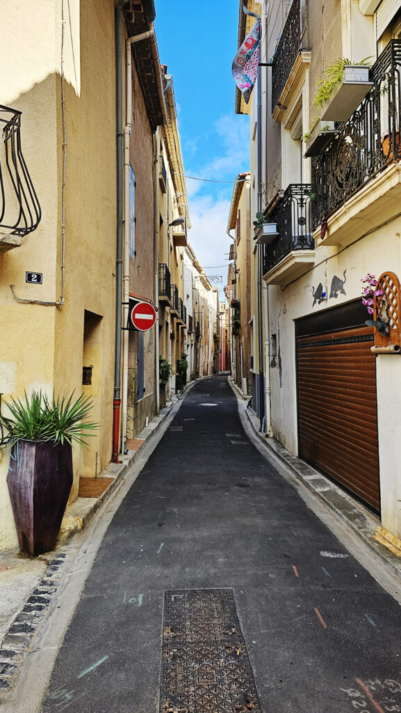 Serignan France village street - photo by Arthur Breur