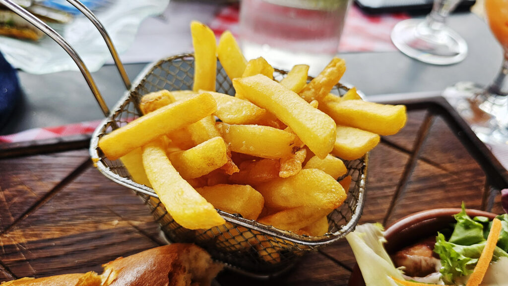French fries at O Ranch Restaurant in Portiragnes, France - photo by Arthur Breur
