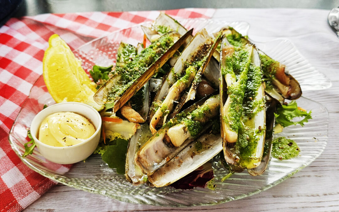 Razor clams at O Ranch Restaurant in Portiragnes, France - photo by Arthur Breur