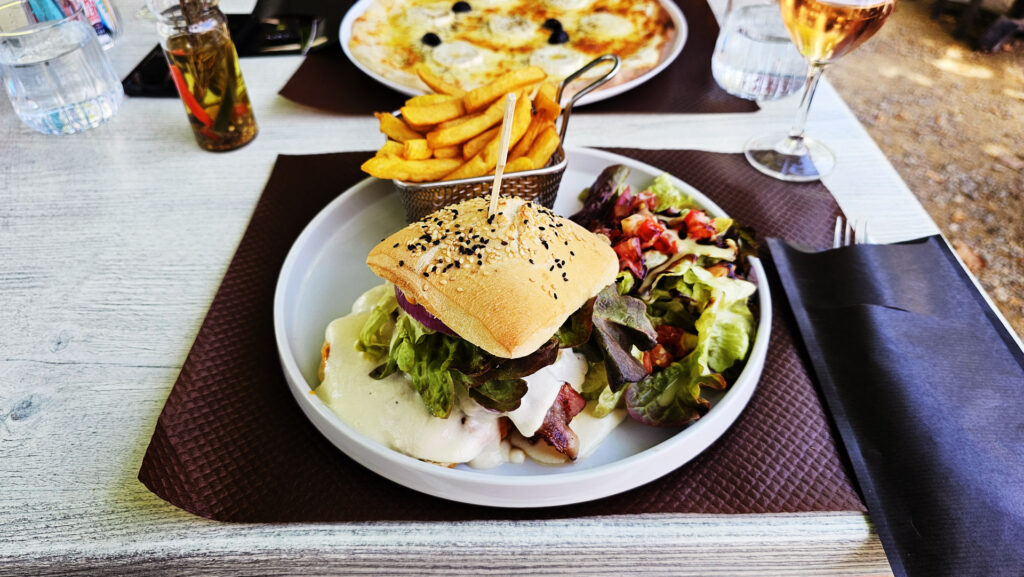 Burger Savoyard with Fries 5 at O Berges du Canal - photo by Arthur Breur