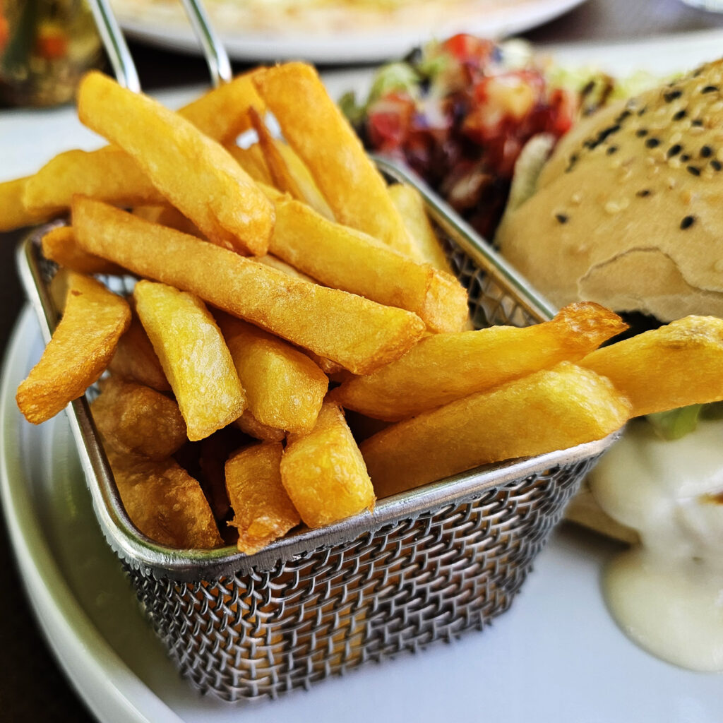 Fries at O Berges du Canal restaurant - photo by Arthur Breur